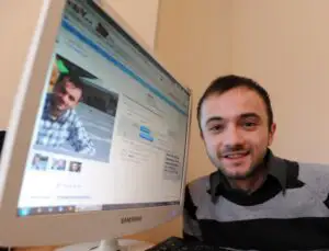 Un român se vinde pe e-Bay
