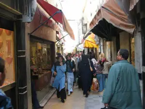 Algeria va ridica în curând starea de urgenţă instituită de 19 ani
