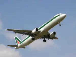 Mai multe curse aeriene către România, anulate în urma grevei din Italia