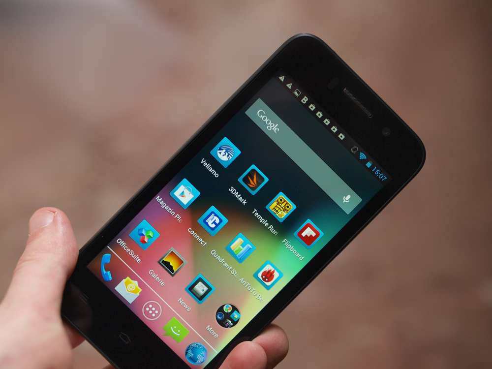 Allview oferă update de software pentru smartphone-ul P5 Quad