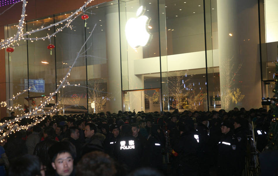 Apple suspendă vânzarea iPhone 4S în China. Vezi de ce