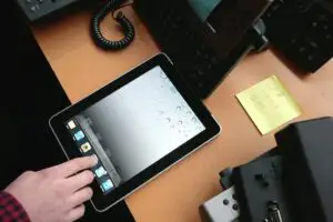 Cum se poate afla identitatea posesorilor de iPhone cu ajutorul unui număr