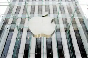 Apple valorează cât toate băncile din zona euro la un loc