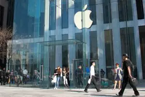 Apple pregăteşte prima sa intrare pe pieţele de capital