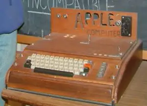 Un calculator Apple din 1976 a fost adjudecat cu 516.000 euro