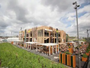 Mega-restaurant McDonald’s deschis doar 45 de zile. VEZI cum arată