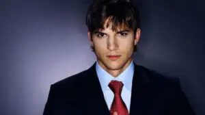 Ashton Kutcher: Tehnologia din spatele Bitcoin ar putea elimina atacurile informatice