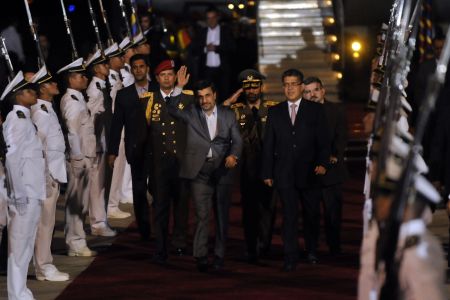 Preşedintele Iranului, primit cu onoruri militare în Venezuela