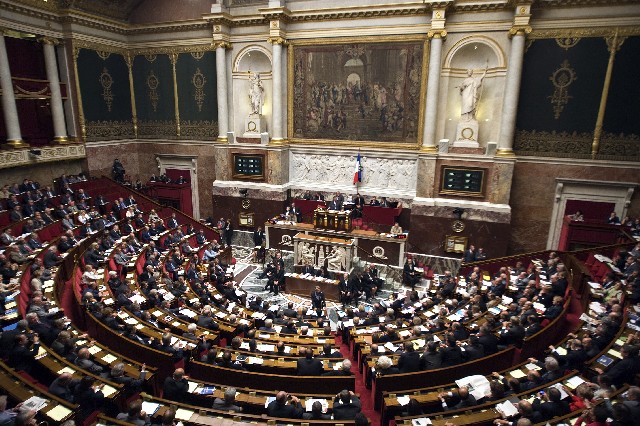 Francezii au adoptat taxa pe tranzacţiile financiare