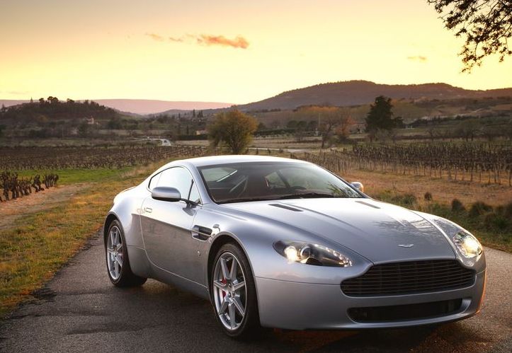 Ce maşini îşi mai cumpără românii: Aston Martin, Maserati, Porsche