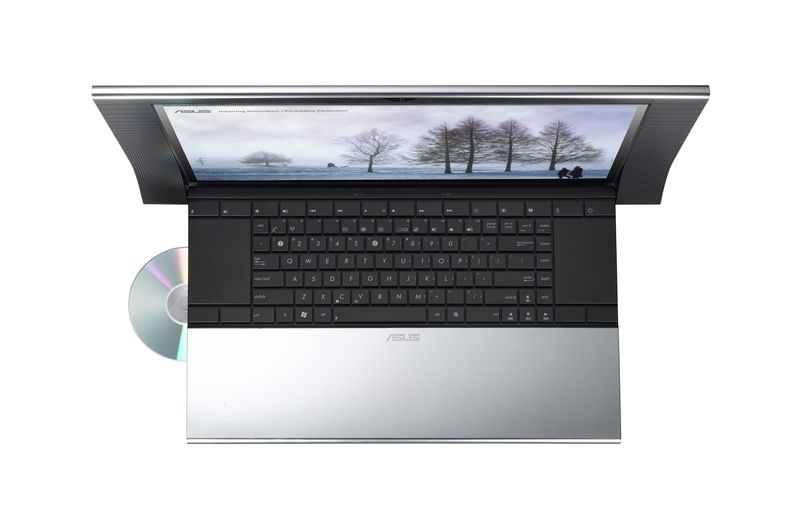 Laptopul Asus NX90, furat în luna august, a fost lansat azi în ţara noastră