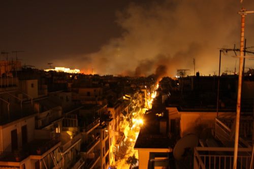 Austeritate primită cu flăcări de către greci