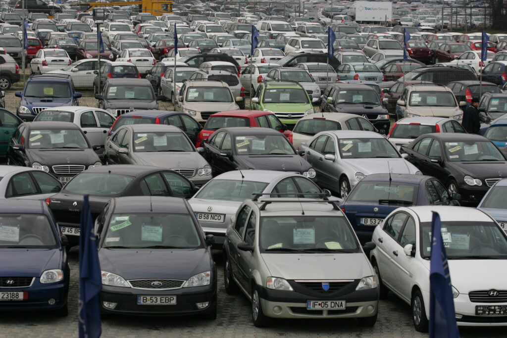 Comerţul cu autovehicule a crescut cu aproape 6% în primele şapte luni