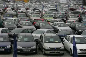 Cum a evoluat cifra de afaceri în comerţul cu autovehicule şi motociclete
