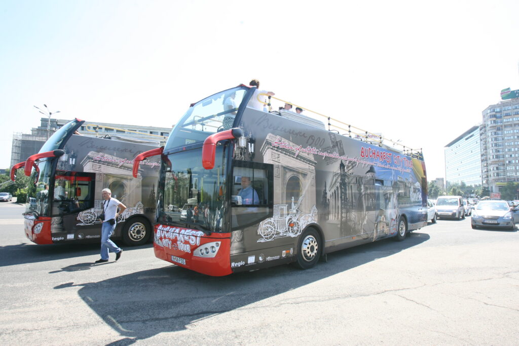 Autobuzele supraetajate vor fi reintroduse în Bucureşti din mai 2012
