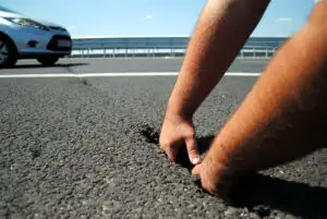 Fenechiu promite că repară gropile de pe DN1 şi Autostrada Soarelui în 10 zile
