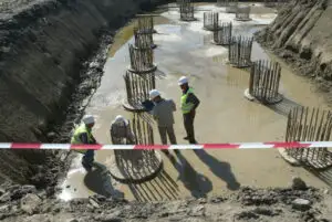 Emil Boc: Una din priorităţile Guvernului este continuarea lucrărilor la autostrada Transilvania