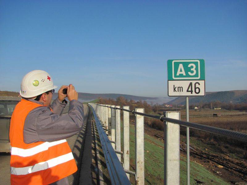 UPDATE: Bechtel a bătut palma cu statul român: mai face doar 64 de km din Autostrada Transilvania, la preţuri mai reduse