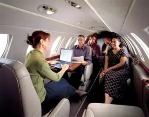 Avioanele private se închiriază mai ieftin din străinătate decât din România