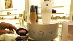 Avon se retrage de pe piaţa din Franţa