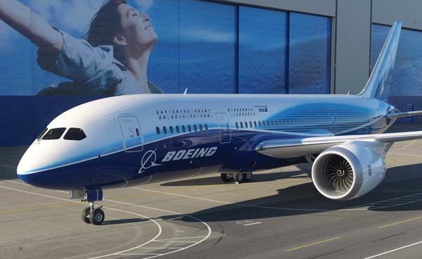 Boeing 787 Dreamliner intră în serviciu. I-au trebuit 8 ani să decoleze
