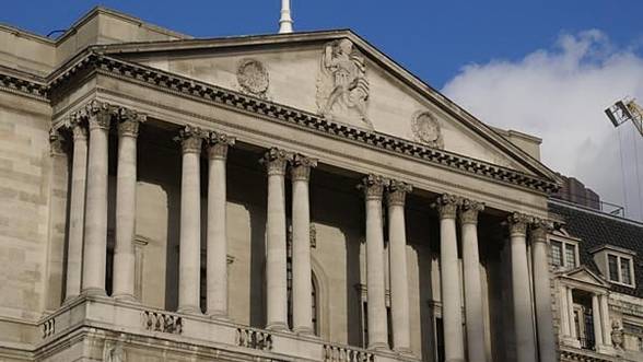 Banca Angliei menţine dobânda de referinţă la 0,50%