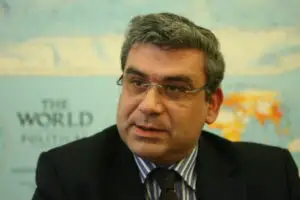 Baconschi: Hai să spun că acea postare a fost o greşeală, am plătit pentru ea