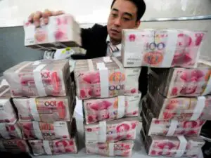Mecanismul care ţine la un loc băncile chineze se DESTRAMĂ