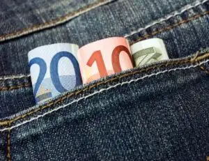 Bulgarii au mai mulţi bani decât românii