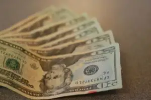 BRD și Unicredit au modificat comisioanele de analiză la credite