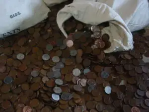 VIDEO: Un american a folosit roaba pentru plata unor taxe de 14.000 de dolari în monezi
