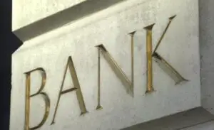 De ce sistemul nostru bancar este mai slab decât cel polonez
