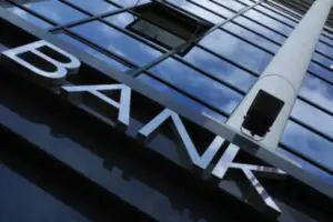 Băncile din Grecia sunt interesate de preluarea portofoliilor instituţiilor de creditare cipriote