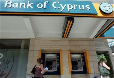 Moody’s a retrogradat ratingurile Bank of Cyprus şi Marfin Popular Bank