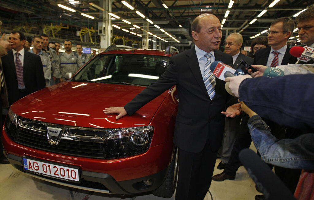 Traian Băsescu despre o posibilă intenţie a Renault de a reloca producţia Dacia în Maroc: „Este exclus!”