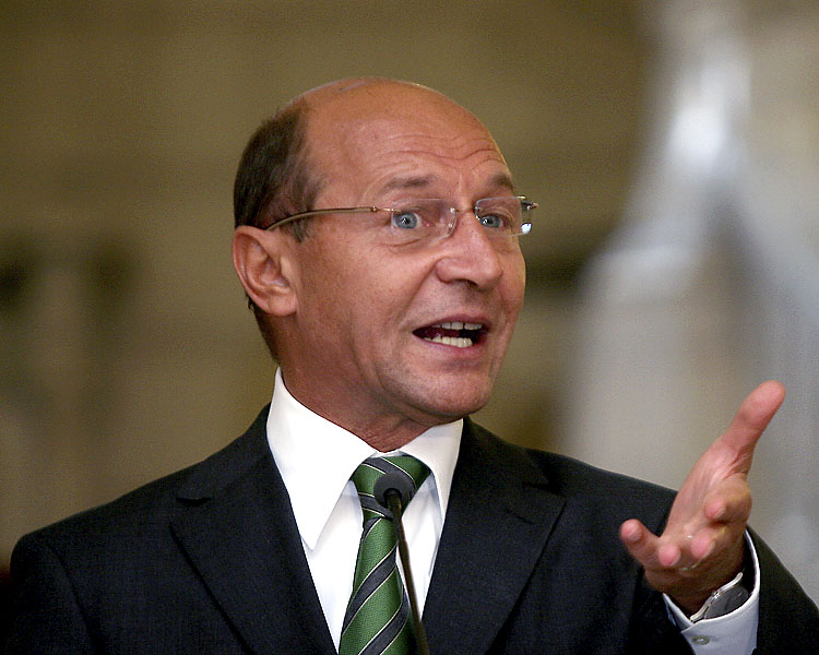 Traian Băsescu: „Nu cred că nişte oameni necinstiţi vor reuşi să-şi acopere necinstea”