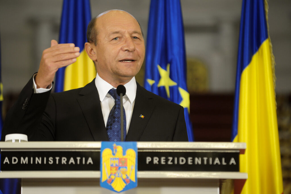 UPDATE. Preşedintele crede că cea mai bună soluţie este retragerea proiectului din Parlament.Băsescu: “A discuta doar despre cianură vs locuri de muncă este un fals”