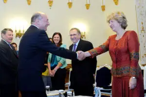 Băsescu o felicită pe Mariana Gheorghe şi se bucură că nu am vândut anul trecut 10% din Petrom
