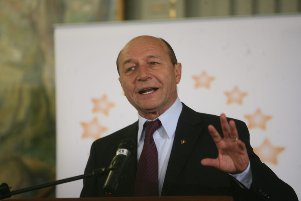 UPDATE 8: Băsescu renunță la unicameral, dar nu și la reducerea la 300 a parlamentarilor
