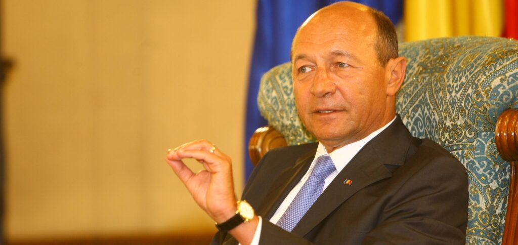 Traian Băsescu: „Cine ar mai vrea să stea la coadă la tacâmuri sau să aibă laptele pe cartelă?”