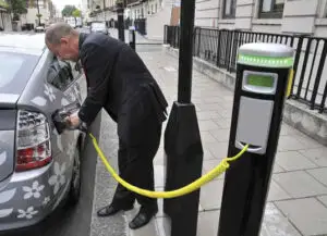 Viitorul mașinilor electrice, nesigur: Industria este îngenuncheată înainte de a deveni populară