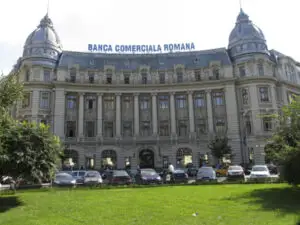 BCR iese la atac cu nouă ofertă de refinanţări de credite, cu garanţii imobiliare