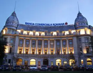 BCR şi Astra, lideri ai apariţiilor în media în ultimele trei luni pe segmentul bancar şi de asigurări
