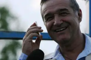Fiscul nu reușește să vândă terenul lui Becali nici după ce a redus prețul