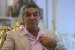 UPDATE: Imperiul imobiliar al lui Becali se clatină. Peste 40 de cereri de faliment depuse pe numele Arcom