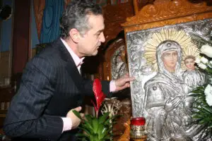 La ce Dumnezeu se închină milionarii României