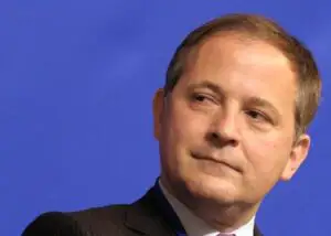Oficialii BCE cer sprijinul guvernelor pentru a relansa creditarea
