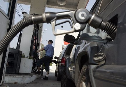 Efectul crizei la americani: Benzina de 2,9 lei/litru