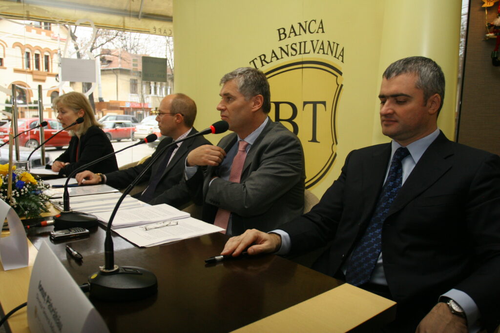 Banca Transilvania şi-a dublat profitul semestrial prin scăderea provizioanelor