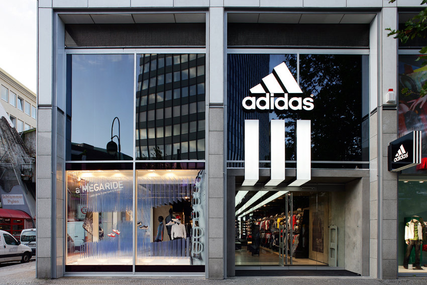 Adidas mizează pe vânzări record în 2014